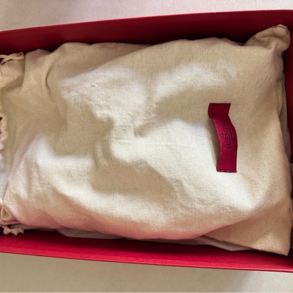 Valentino Black Leather Pointed-Toe Stiletto Pumps - Picture 7 of 9